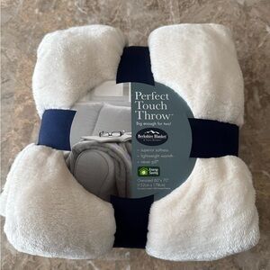 BWR Berkshire Blanket Perfect Touch Cream/Ivory Throw Size 60 x 70”